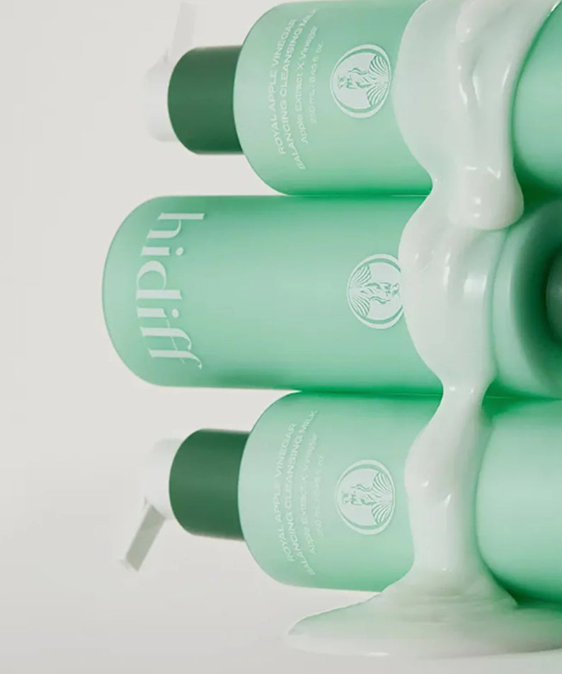 HIDIFF Royal Apple Vinegar Balancing Cleansing Milk 250ml de la marque HIDIFF, flacons verts sur fond blanc, crème coulante.