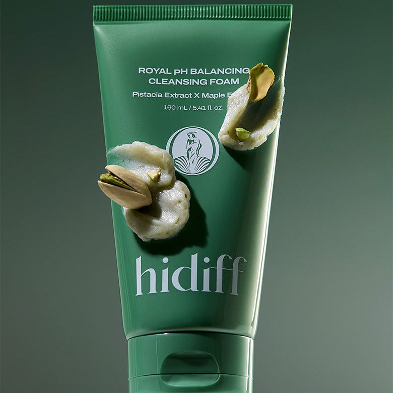 HIDIFF Royal Mildly Acidic Cleansing Foam 160ml, mousse nettoyante marque HIDIFF sur fond vert, tube et fleurs