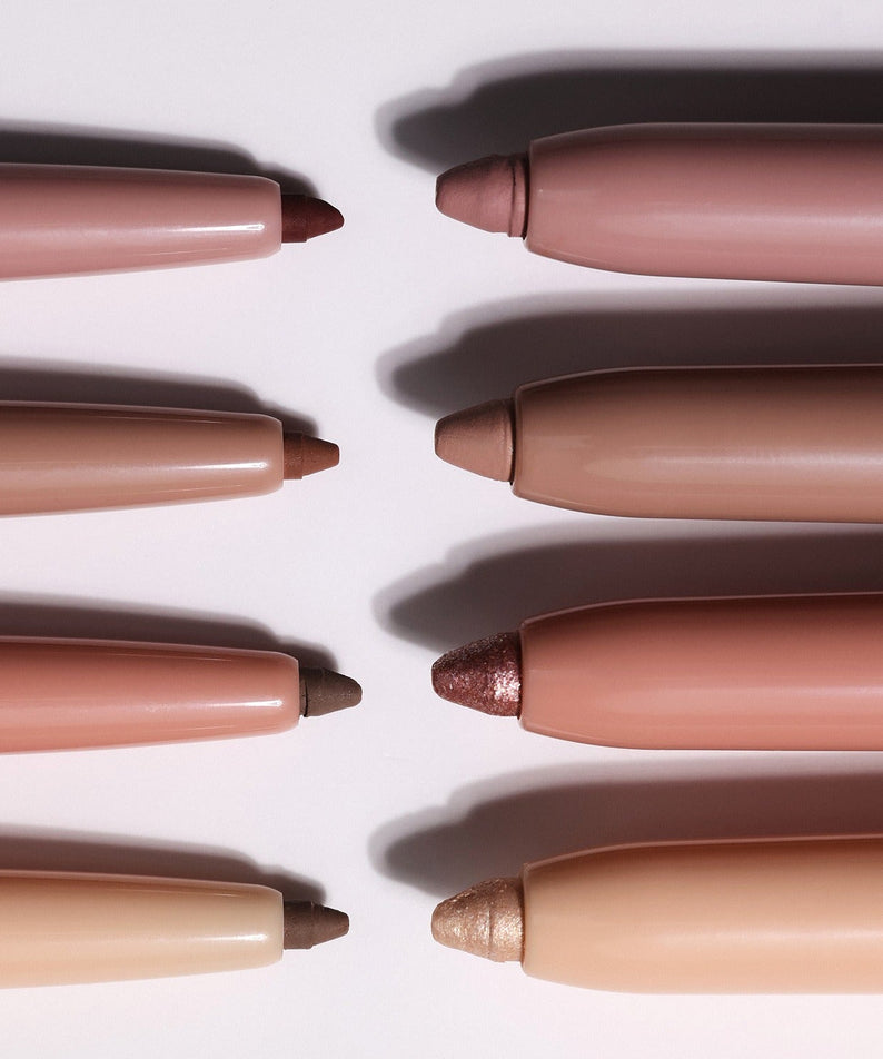 HINCE Depth Dual Color Stick, marque HINCE, gros plan sur sticks maquillage double teinte sur fond clair