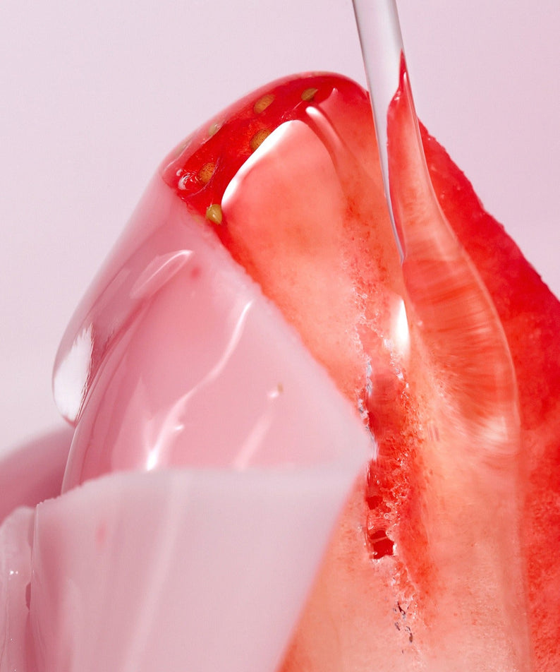 HINCE Kingberry Vita Collagen Mask 37g, marque HINCE, masque visage collagène en gel rouge sur fond rose, gros plan.