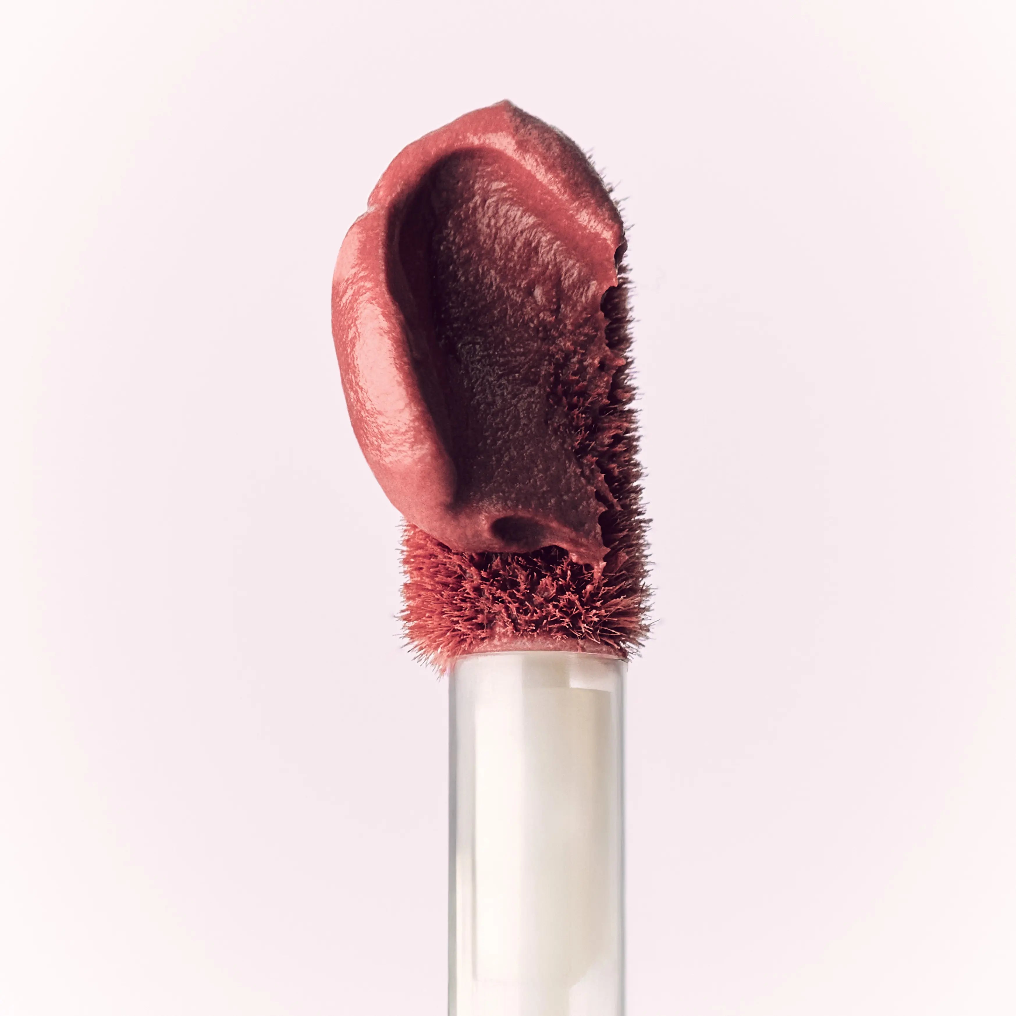 HINCE Nouvelle Tint 10 Colors : rouge à lèvres sur fond clair, présentant la teinte et la texture, maquillage.