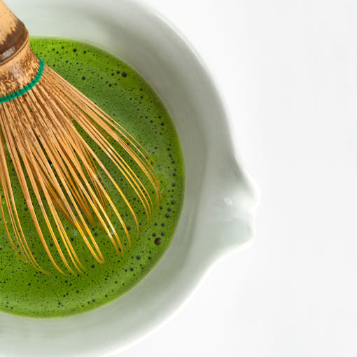 HIT THE TEA Super Matcha Caremony Set (Cha Seon+Cha Wan+Pure 10) — bol de matcha vert, fouet sur fond blanc