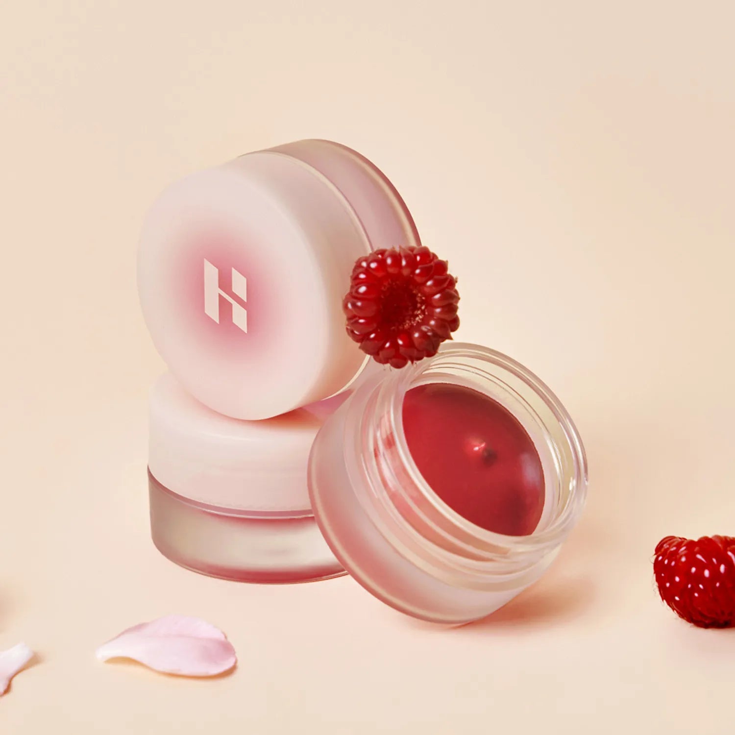 HOLIKA HOLIKA Melting Blur Lip Pot 5g, baume lèvres fondu de Holika Holika, pot ouvert et texture rouge sur fond clair