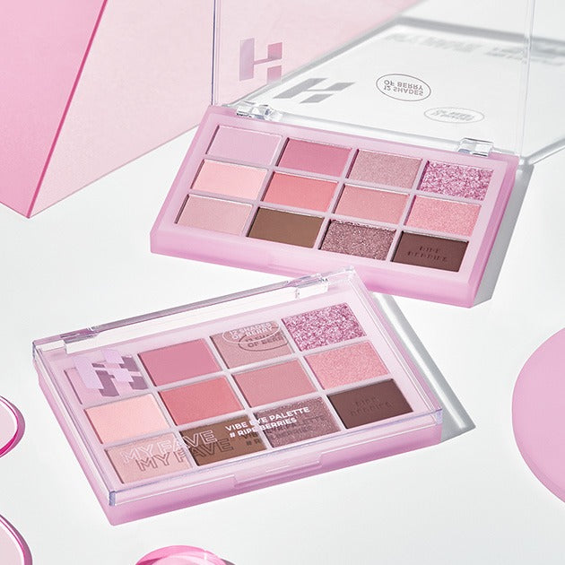 HOLIKA HOLIKA My Favorite Vibe Eye Palette de la marque sur fond rose, palette maquillage yeux ouverte