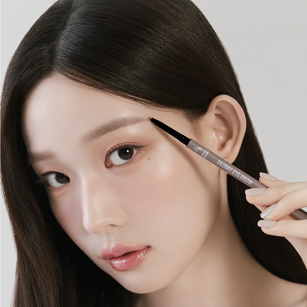 HOLIKA HOLIKA Wonder Drawing Skinny Eyebrow 0.05g, appliqué sur sourcil, marque HOLIKA, maquillage en gros plan