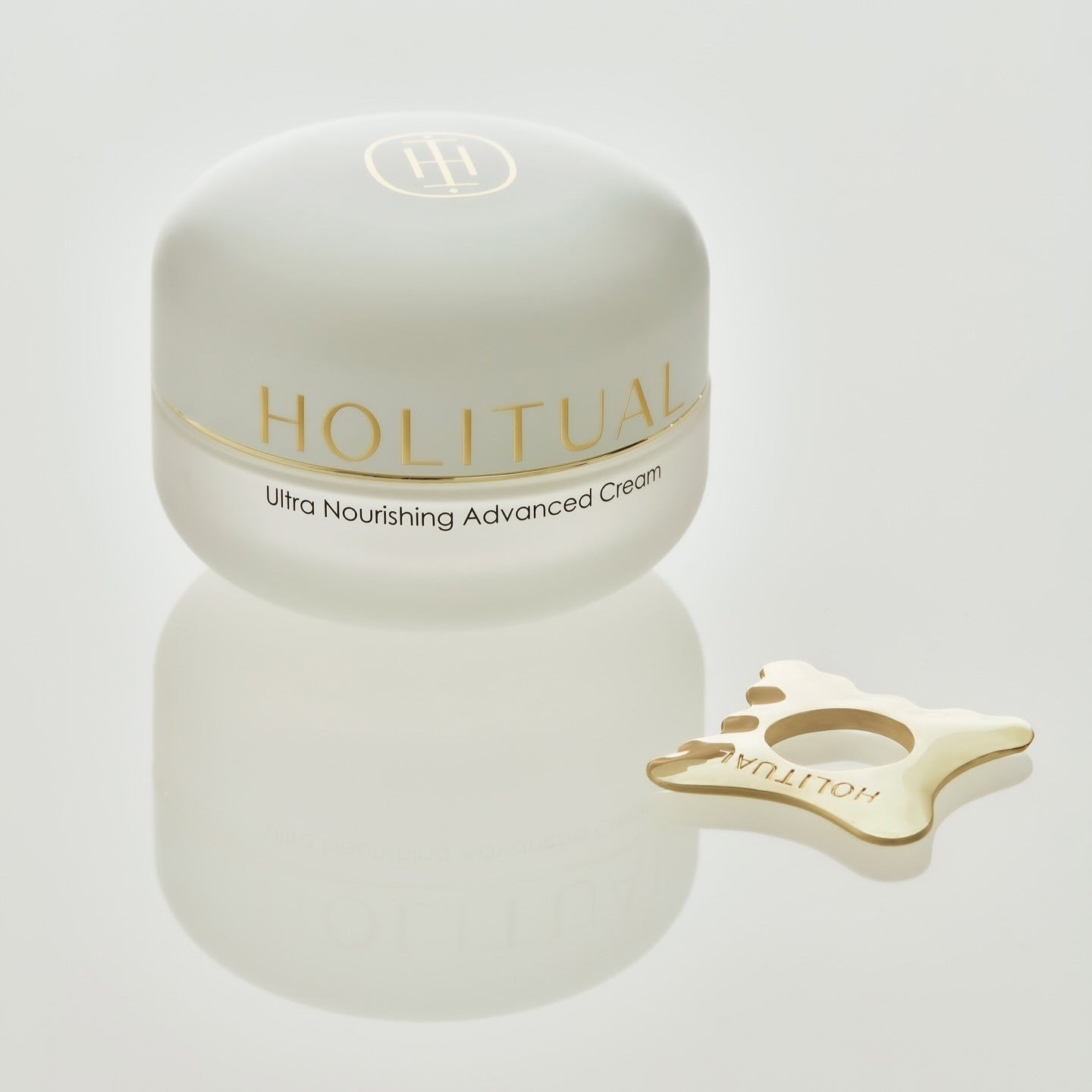 HOLITUAL Ultra Nourishing Advanced Cream, crème visage sur fond clair, pack blanc minimaliste et reflet de lumière.