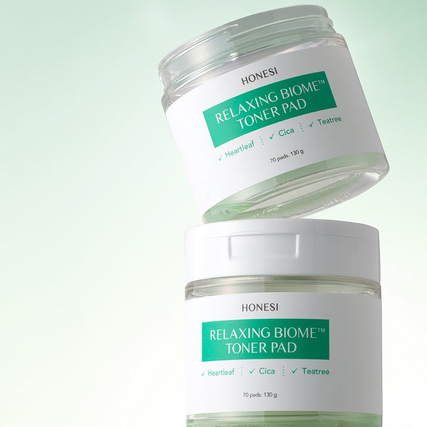 HONESI  Relaxing Biome Toner Pad 70 Pads, pot vert et blanc sur fond clair, marque HONESI en contexte beauté