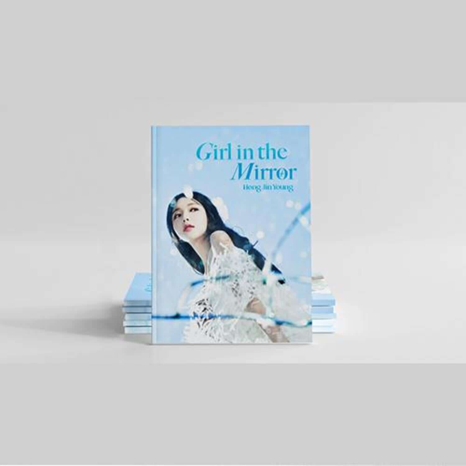 HONG JINYOUNG - [Color Mood] - Album Kpop, pochette avec fille en robe bleue et décor miroir, branding HONG JINYOUNG