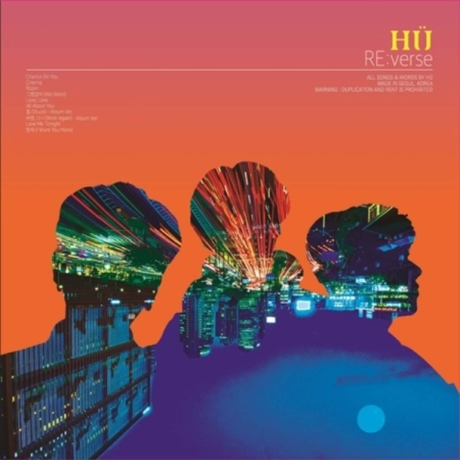 HU - 1st Album [RE:VERSE] - Album Kpop par HÜ, visuel orange futuriste avec silhouettes et lumière, pochette du CD