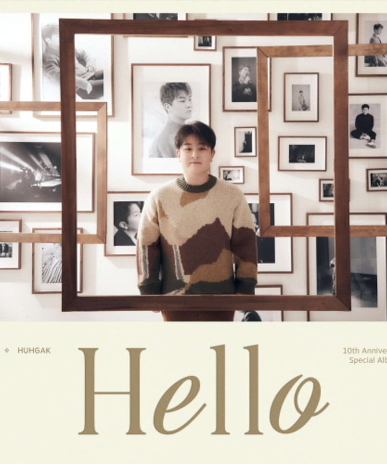 HUH GAK - 10th Anniversary Special Album [Hello] - Album Kpop, photo encadrée en galerie, couverture “Hello”.