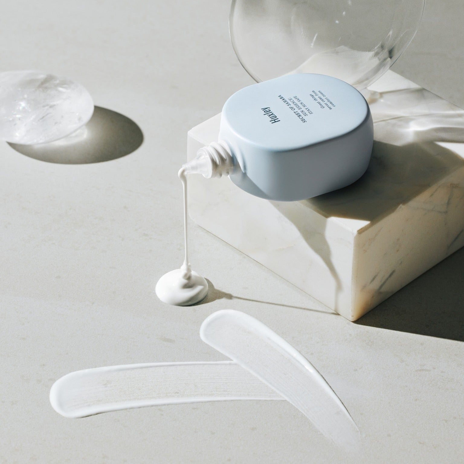 HUXLEY Sun Essence Stay Sun Safe disponible sur Ma petite Coree, ton Eshop 100% K-beauty en direct de Seoul