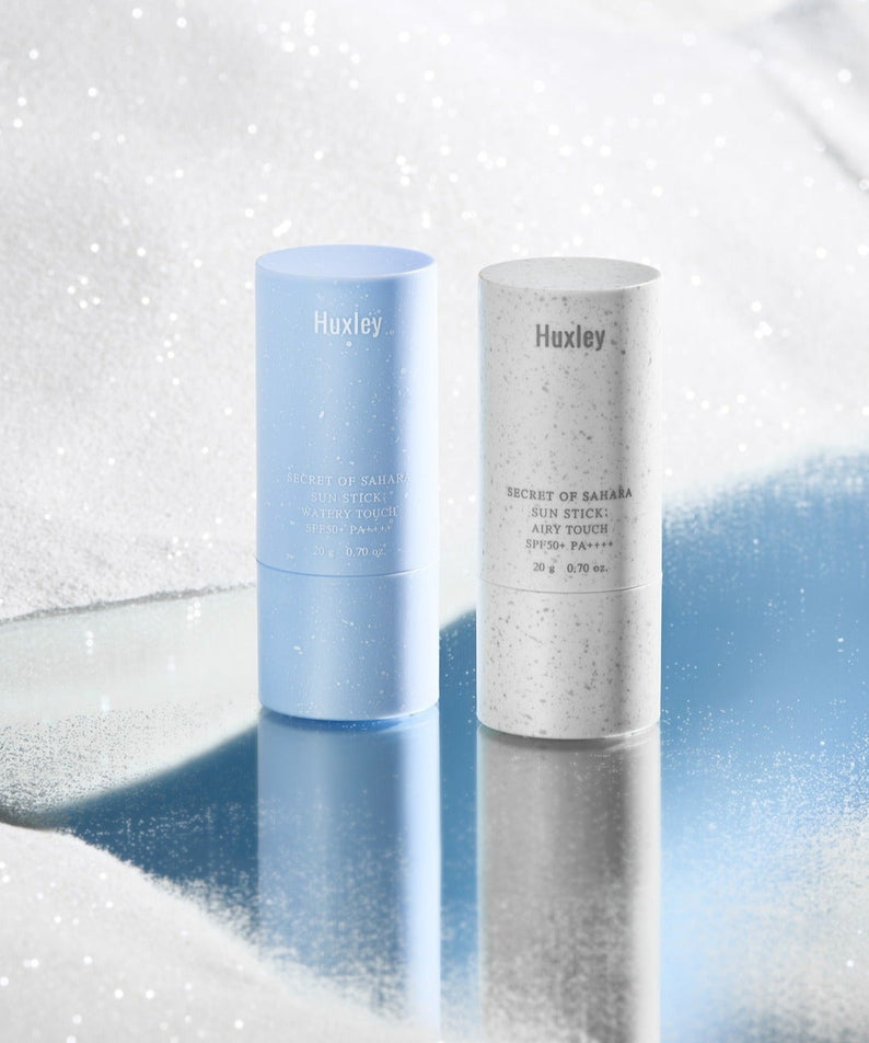 Décris l'image en français en mentionnant le produit, la marque et le contexte visuel. HUXLEY Sun Stick Airy Touch 20g