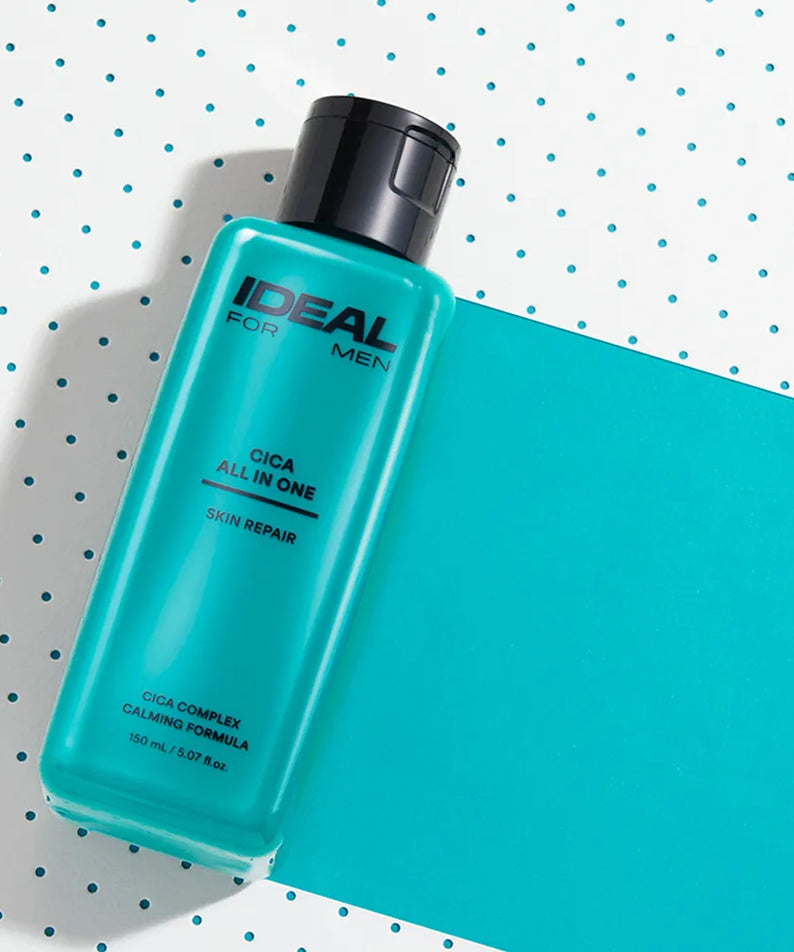 IDEAL FOR MEN Cica All-in-One 150ml de la marque IDEAL FOR MEN, flacon turquoise sur fond à pois bleus.