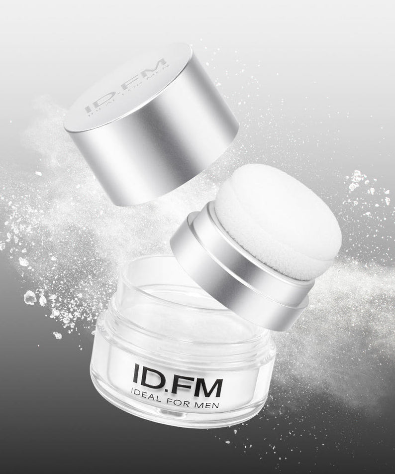 IDEAL FOR MEN No-Sebum Easy Powder 5g ID.FM, flacon et poudre sur fond blanc, texture matifiante pour hommes