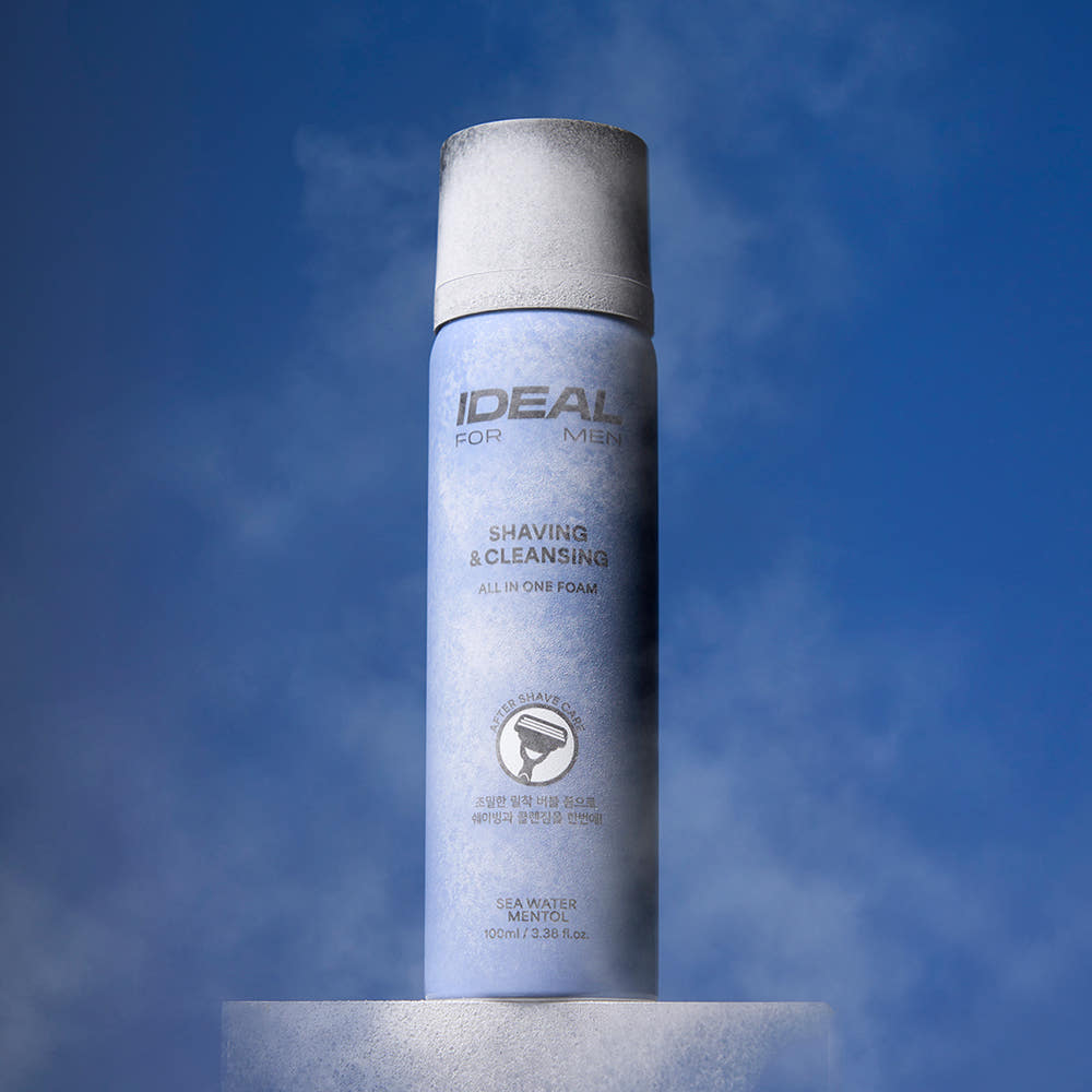 IDEAL FOR MEN Shaving & All-in-One Cleansing Foam 100ml, photo du flacon sur fond bleu, produit pour homme.