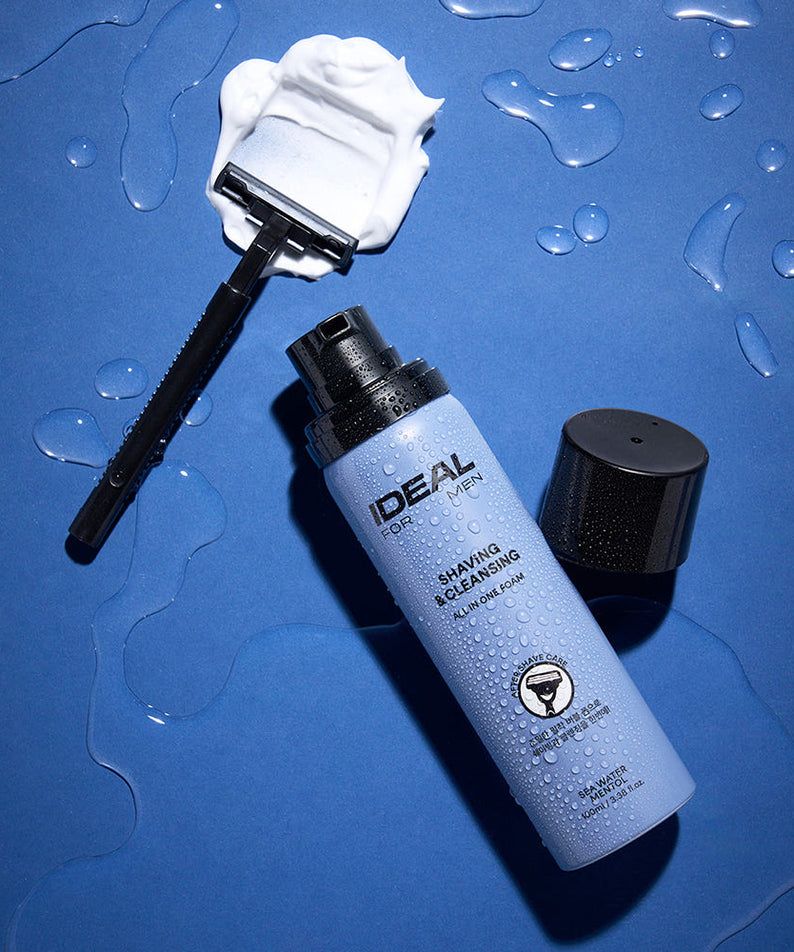 IDEAL FOR MEN Shaving & All-in-One Cleansing Foam 100ml, marque IDEAL, mousse de rasage sur fond bleu avec lame
