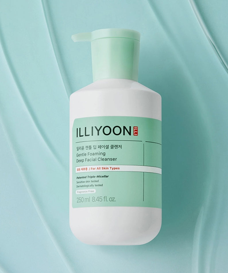 ILLIYOON Gentle Deep Facial Cleanser 250ml présenté sur fond turquoise, soin visage doux et purifiant pour une peau éclatante.