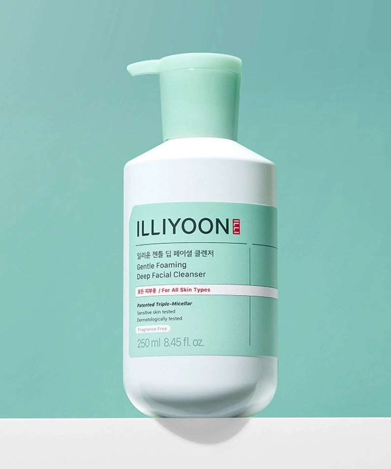 Photo du produit ILLIYOON Gentle Deep Facial Cleanser 250ml avec bouteille sur fond vert, nettoyant doux pour le visage.