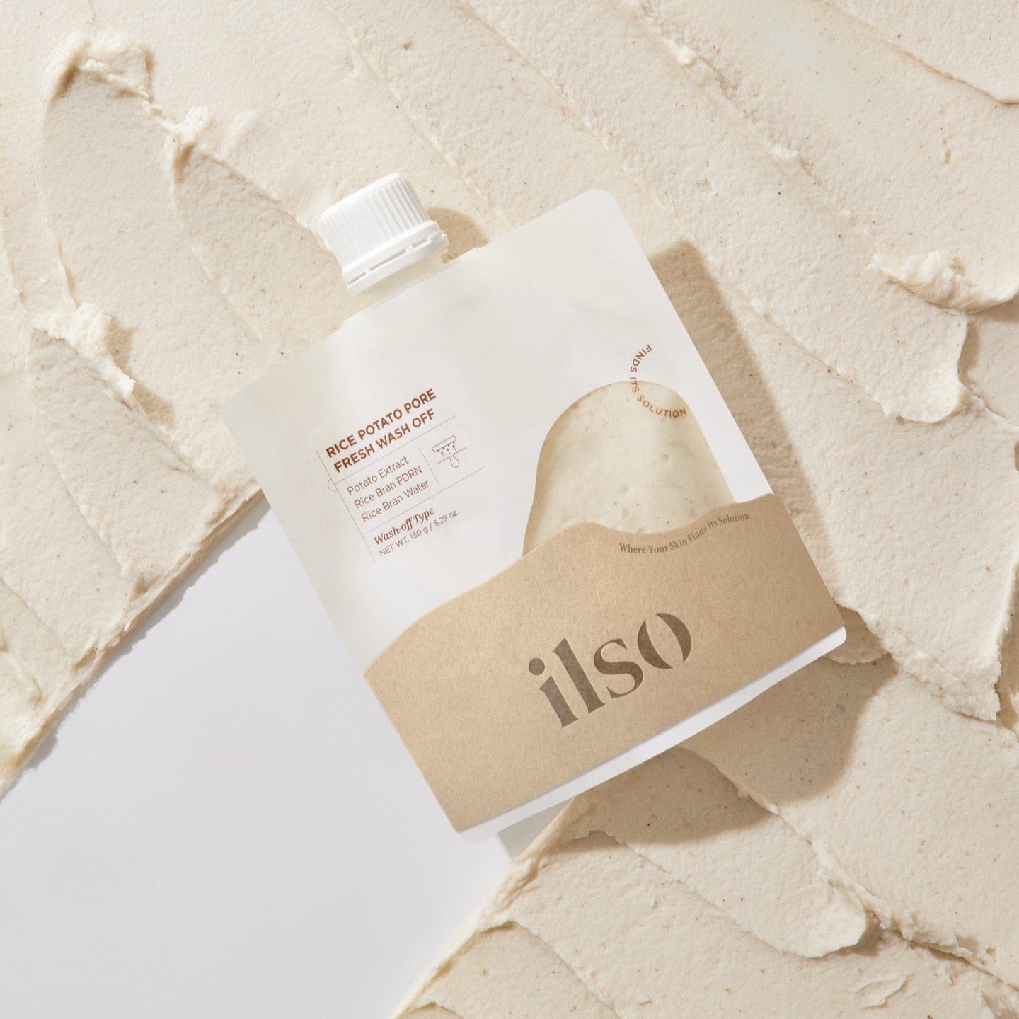 ILSO Rice Potato Pore Fresh Wash-Off 150g ILSO, sachet blanc sur fond crème texturé, produit cosmétique en contexte visuel.