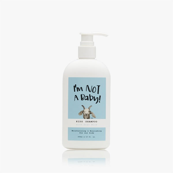I'M NOT BABY Kids Shampoo 500ml, bouteille de shampoing pour enfants de la marque, fond blanc, vue produit