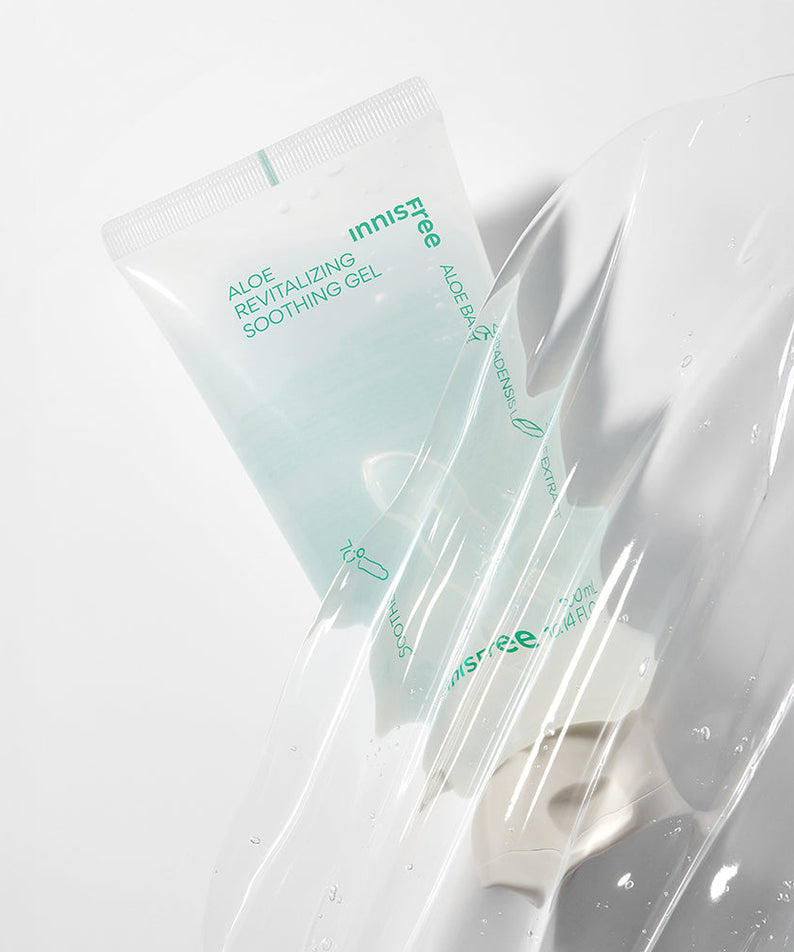 INNISFREE Aloe Revitalizing Soothing Gel 300ml, tubes de gel apaisant à l’aloe, sur fond blanc, vue produit (marque Innisfree)