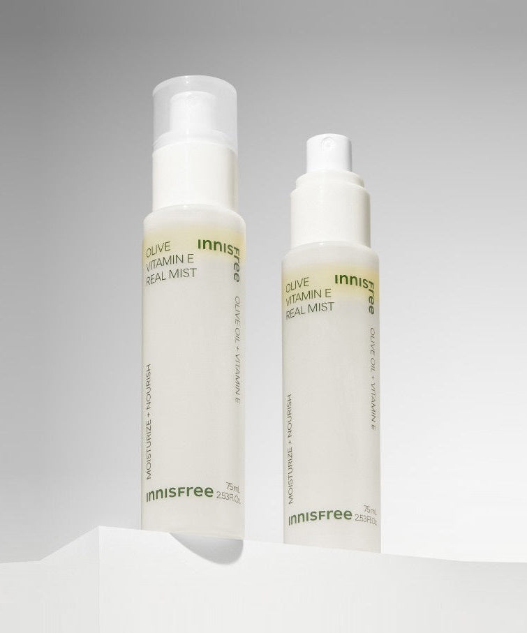 INNISFREE Olive Vitamin E Real Oil Mist 75ml, marque Innisfree, flacons crème sur fond clair minimaliste.