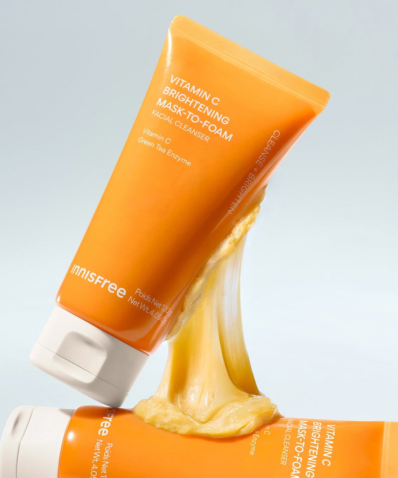 INNISFREE Vitamin C Brightening Pack-to-Foam 120g : tube orangé sur fond clair, mousse/gel de nettoyant déployé