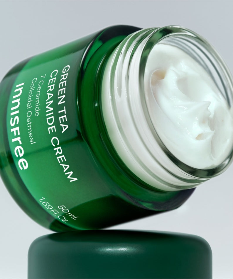 Crème INNISFREE Green Tea Ceramide 50ml en pot ouvert, hydratante pour la peau.