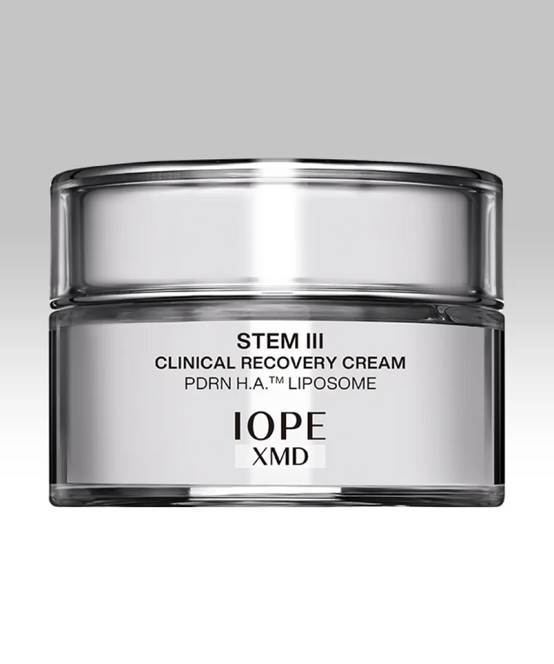 Crème IOPE XMD Stem3 Clinical Recovery Cream 50ml, produit de soin cosmétique en pot, vue de face sur fond gris.