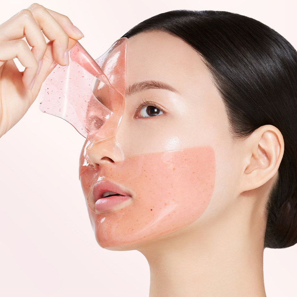 ISOI Brightening Gel Mask 29g 1 sheet, 5 pieces : femme applique un masque gel éclaircissant, peau lumineuse, image produit