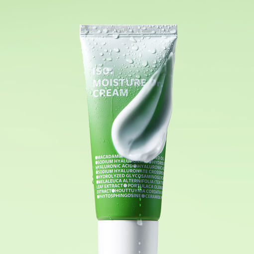 IS0I Moisture Cream 70ml, crème hydratante ISOI en tube vert avec gouttelettes sur fond clair, photo produit.