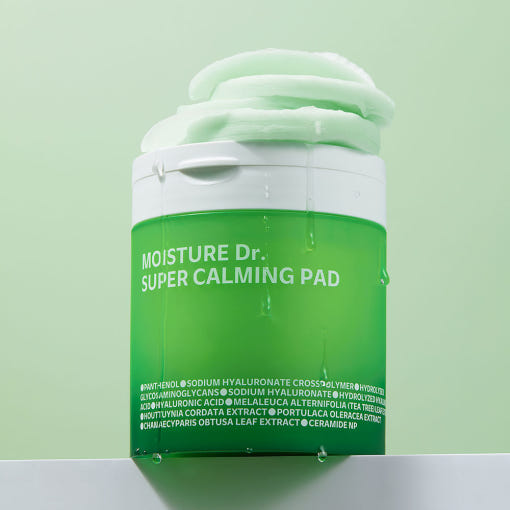 ISOI Moisture Doctor Super Calming Pads 260g x 60 sheets, boîtier vert sur fond pastel, marque ISOI visible.