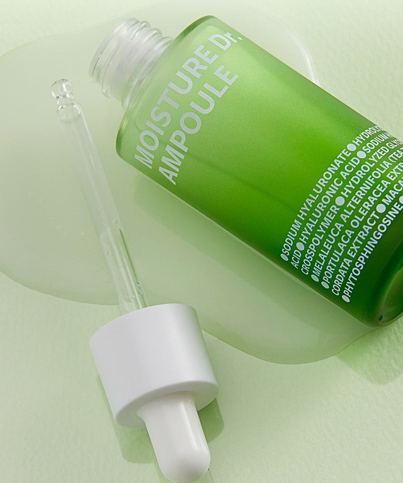 ISOI Moisture Dr Ampoule 40ml de la marque ISOI, flacon vert sur fond clair en contexte beauté soins hydratants