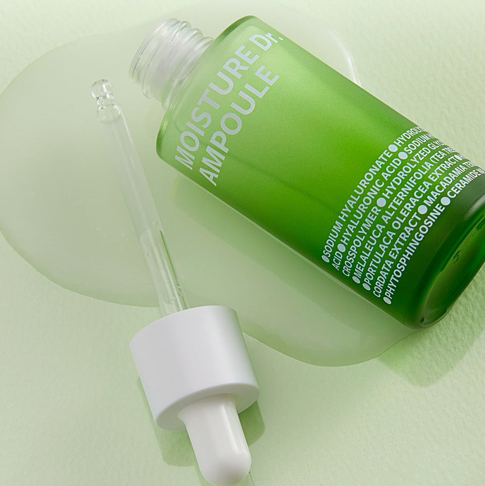ISOI Moisture Dr Ampoule 40ml de la marque ISOI, flacon vert sur fond clair en contexte beauté soins hydratants