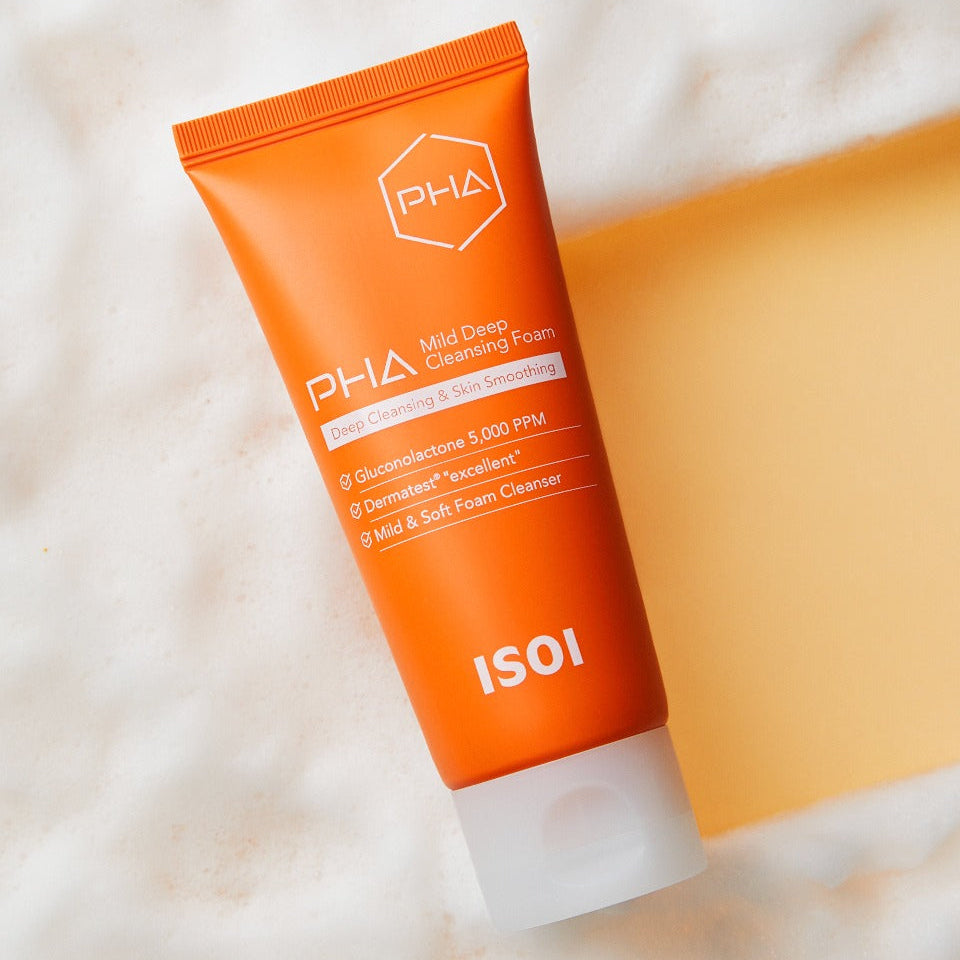 Décris l'image en français : ISOI PHA Mild Deep Cleansing Foam 100ml, tube orange sur fond clair, crème visage nettoyante.