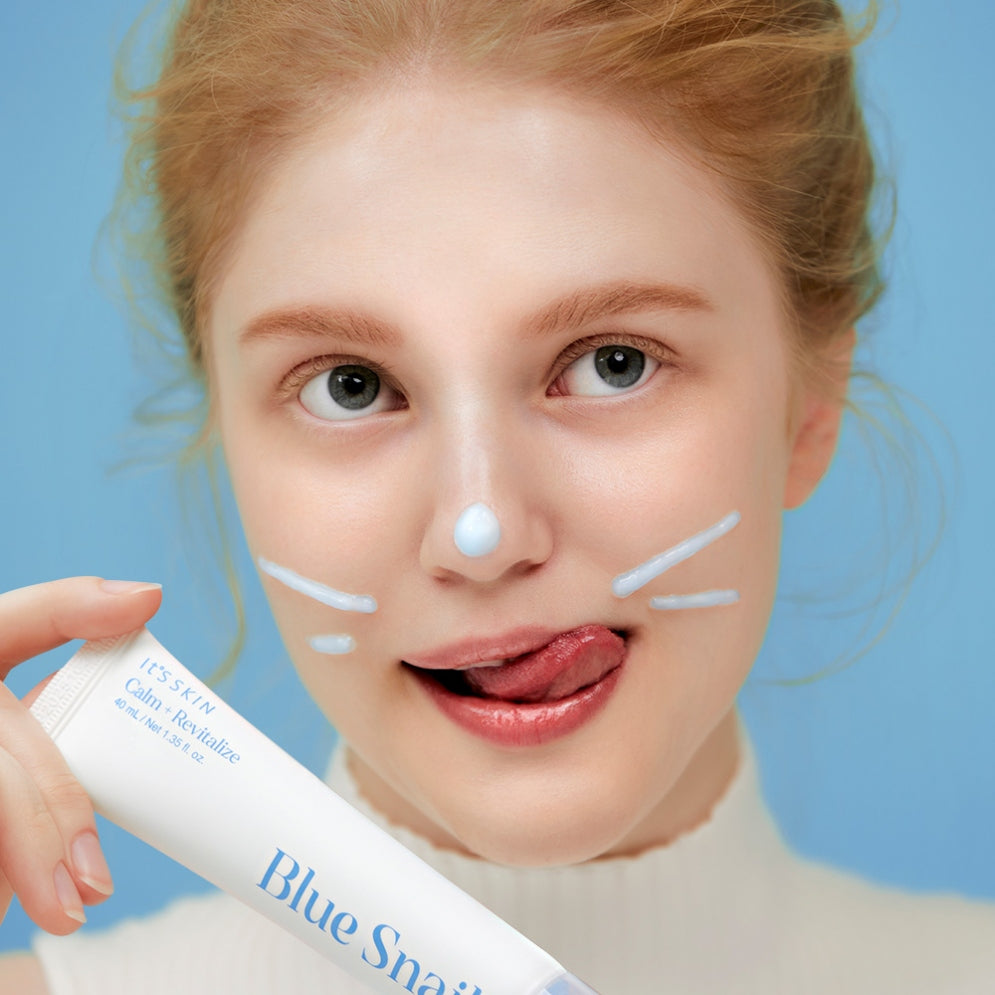 IT'S SKIN Blue Snail Serum 40ml, flacon sur fond bleu, peau hydratée et regard, marque IT'S SKIN, soin visage.