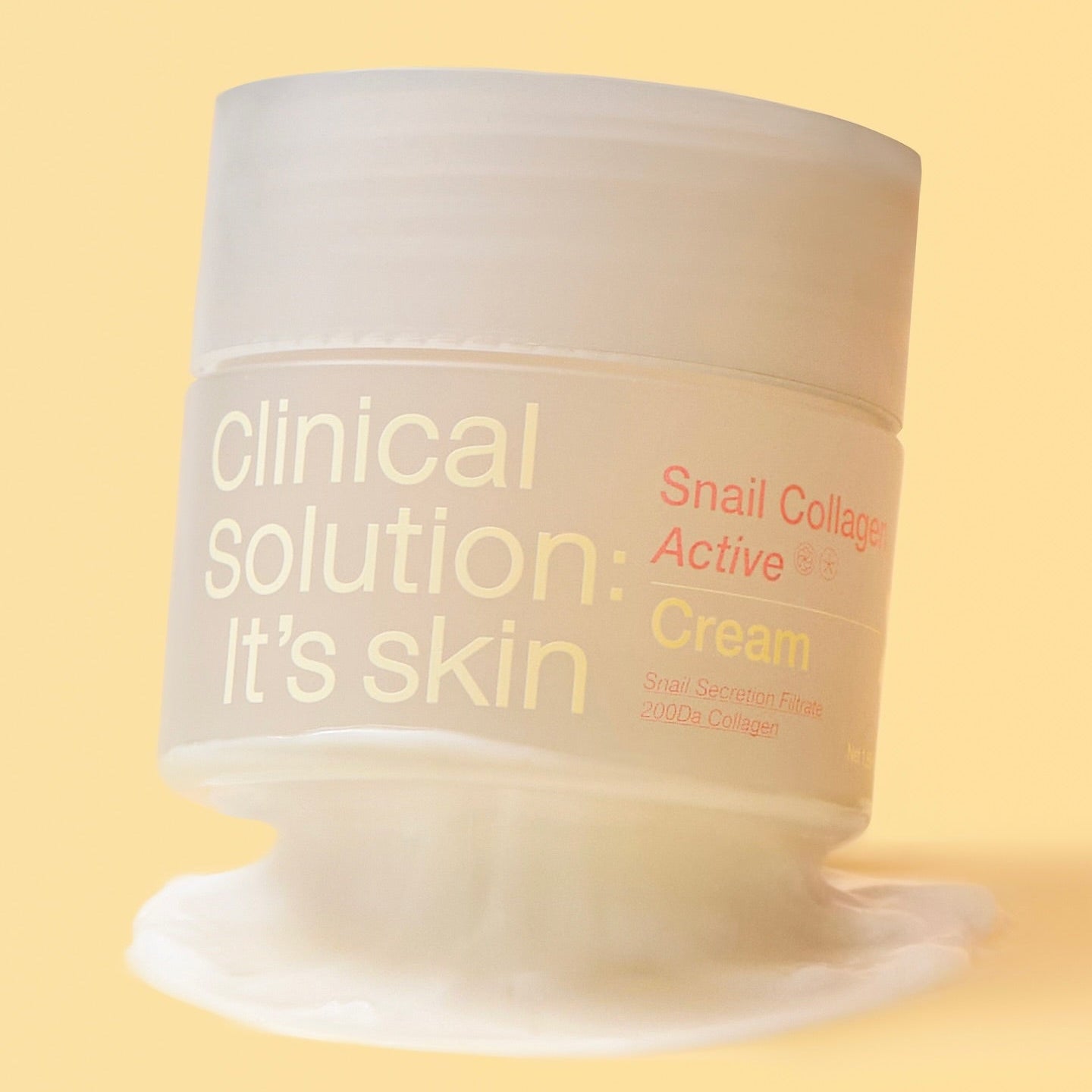 IT'S SKIN Snail Collagen Active Cream 50ml d’IT'S SKIN, pot crème sur fond jaune clair, style cosmétique.