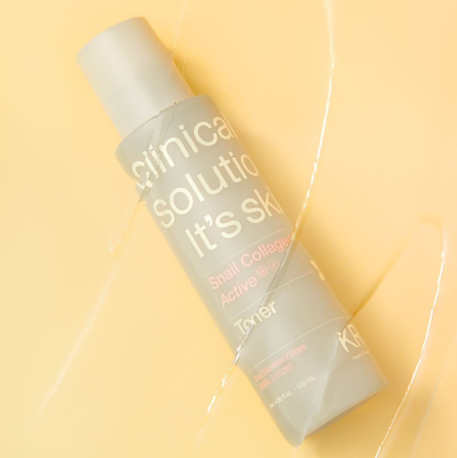 IT'S SKIN Snail Collagen Active Toner 120ml de la marque IT'S SKIN, bouteille sur fond beige avec style lumineux