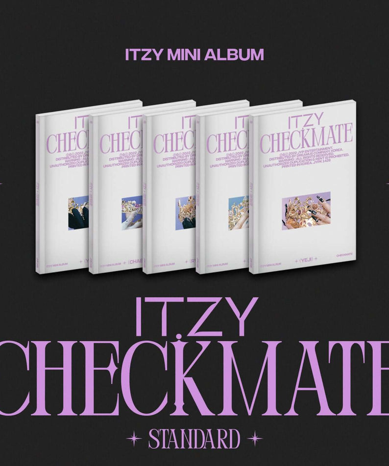 ITZY - [CHECKMATE] (STANDARD Standard) (Random 1 of 5) - Album Kpop, pochette avec mini albums sur fond noir violet
