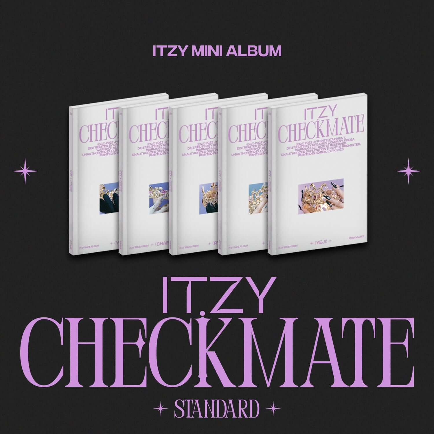 ITZY - [CHECKMATE] (STANDARD Standard) (Random 1 of 5) - Album Kpop, pochette avec mini albums sur fond noir violet