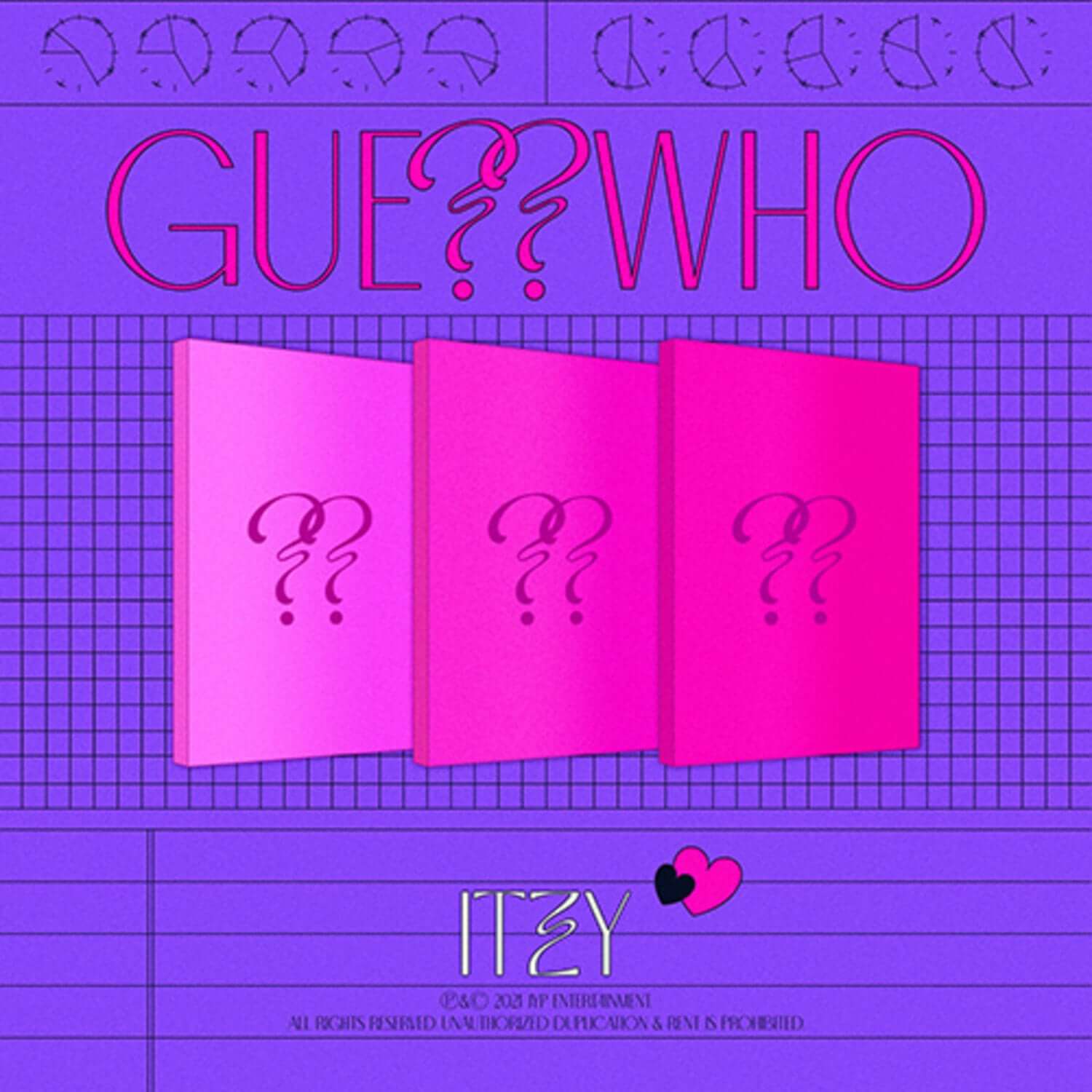 ITZY - [GUESS WHO] - Album Kpop : pochette rose violette avec cassettes et titre GUESS WHO, fond stylé graphique.