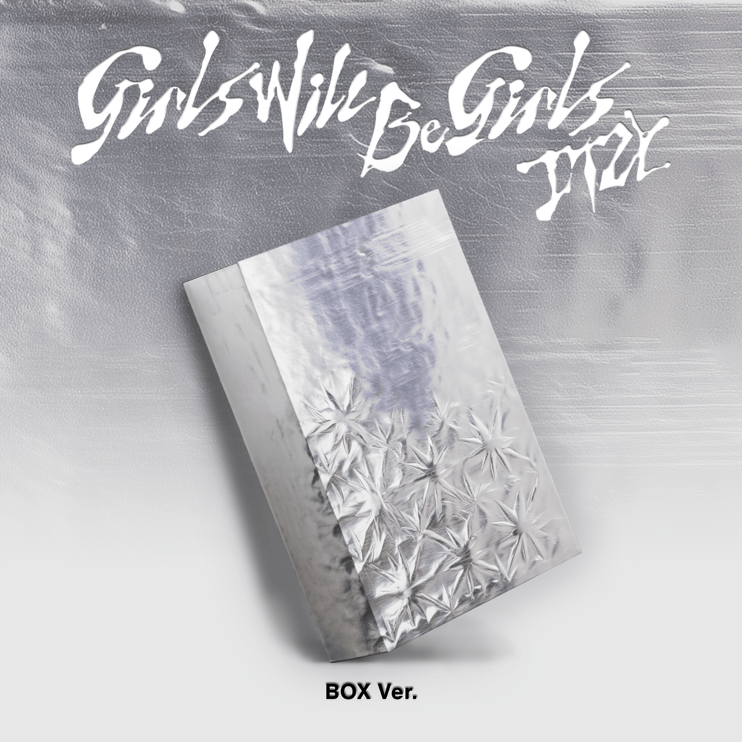 ITZY - [Girls Will Be Girls] Box Ver. (1) - Album Kpop : pochette argentée sur fond blanc, visuel pack “Box Ver.”
