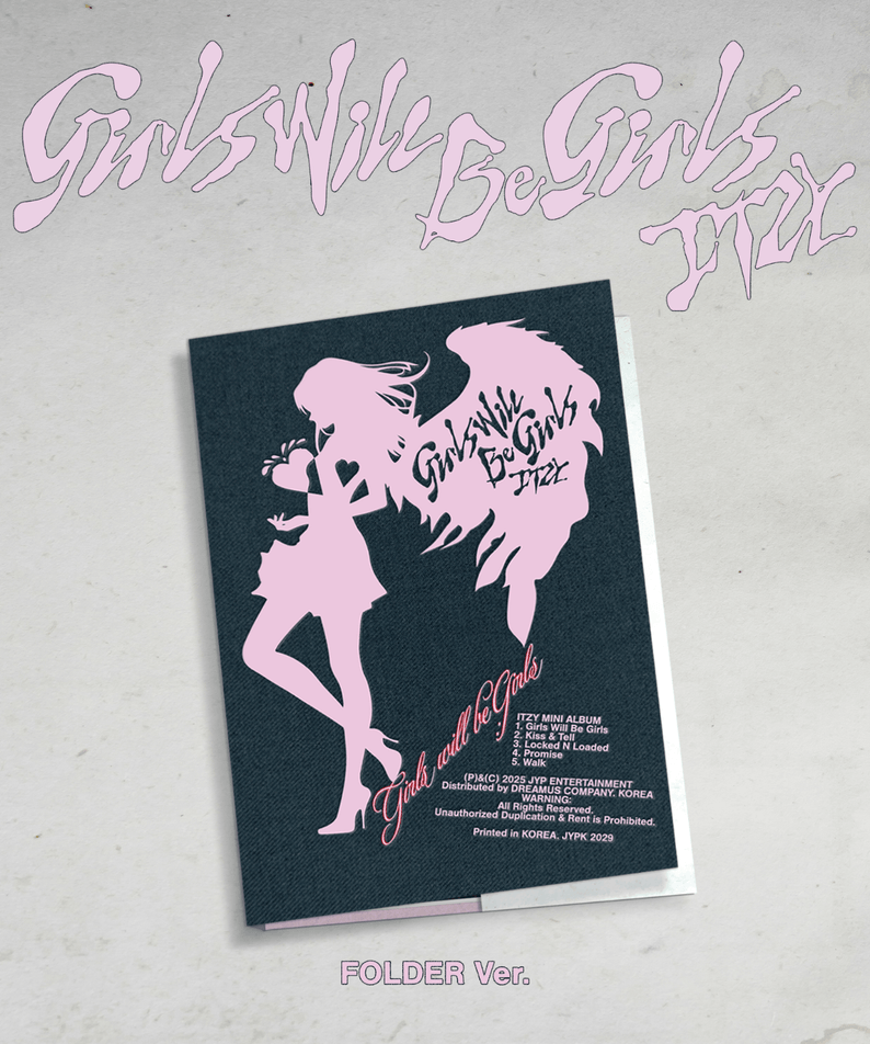 ITZY - [Girls Will Be Girls] (Folder Ver.) - Album Kpop, visuel couverture sur fond clair, marque ITZY et mention Folder Ver.