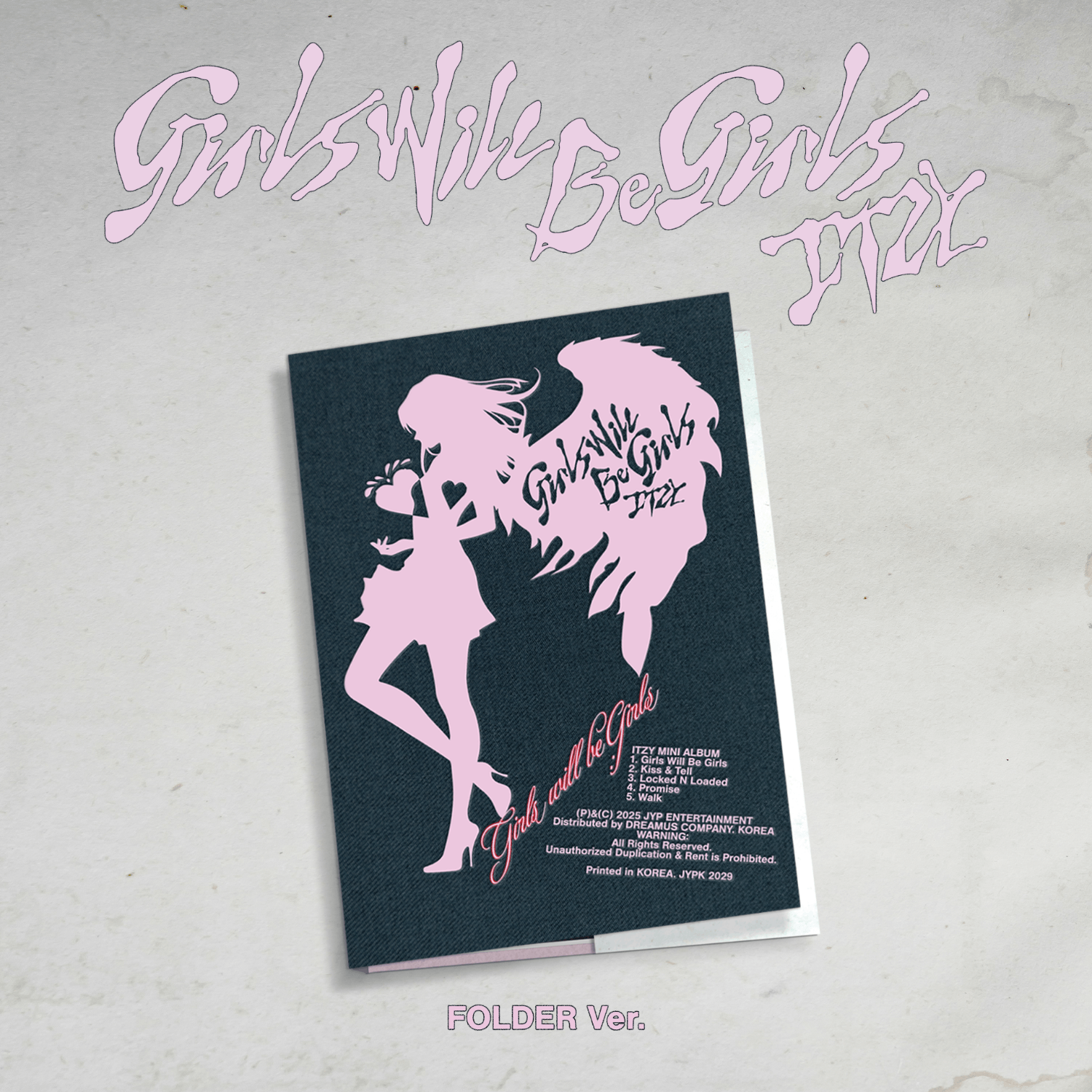 ITZY - [Girls Will Be Girls] (Folder Ver.) - Album Kpop, visuel couverture sur fond clair, marque ITZY et mention Folder Ver.