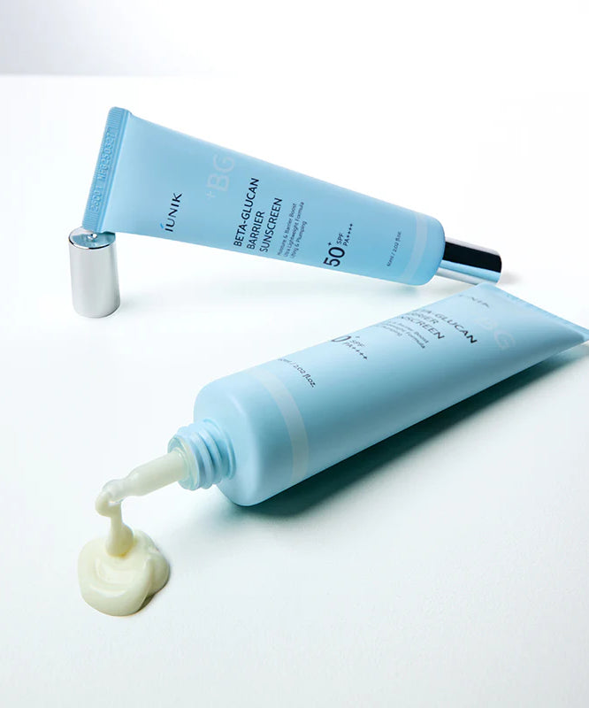 IUNIK Beta Glucan Barrier Sunscreen 60ml, crème solaire démaquillante de la marque IUNIK sur fond clair, tube bleu.