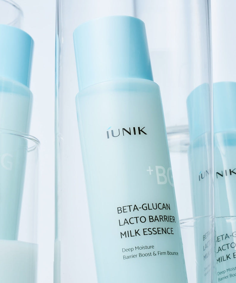 IUNIK Beta Glucan Lactobarrier Milk Essence 200ml, flacons bleus devant fond clair, bouteille de soin cosmétique
