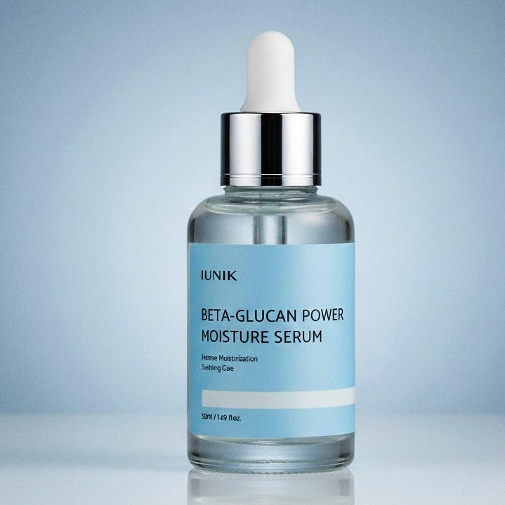 IUNIK Beta Glucan Power Moisture Serum 50ml : flacon sérum hydratant IUNIK sur fond bleu, photographie produit.