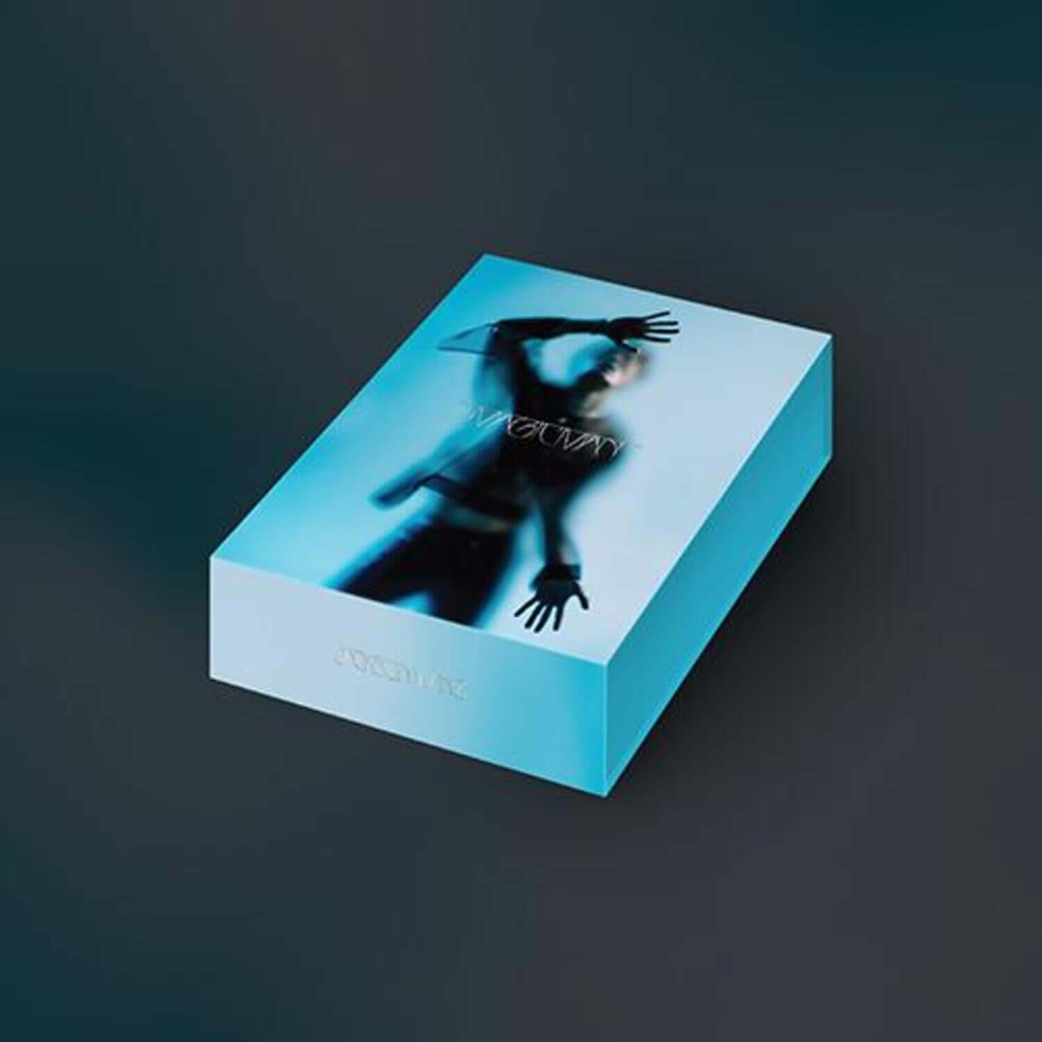 JACKSON WANG - [MAGIC MAN] (MAGIC MAN Collector’s 01 ver.) - Album Kpop, coffret bleu sur fond sombre, visuel chanteur