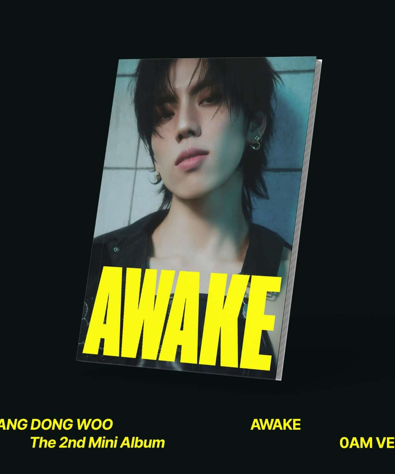 JANG DONGWOO - 2nd Album [AWAKE] (0AM Ver.) - Album Kpop : jaquette AWAKE avec portrait sombre sur fond noir.
