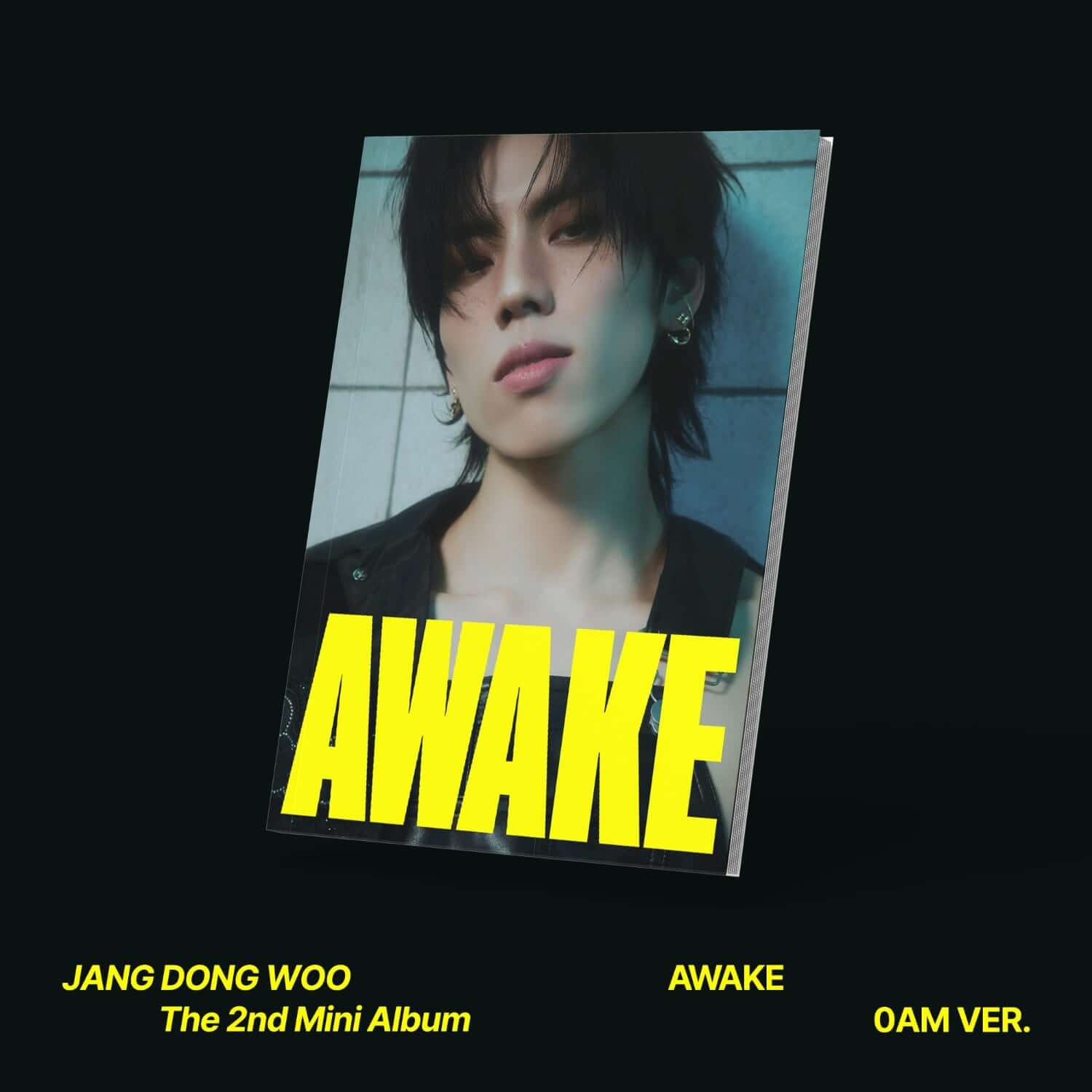 JANG DONGWOO - 2nd Album [AWAKE] (0AM Ver.) - Album Kpop : jaquette AWAKE avec portrait sombre sur fond noir.